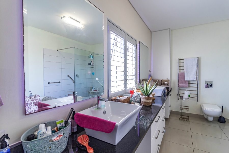 3 Bedroom Property for Sale in Yzerfontein Western Cape